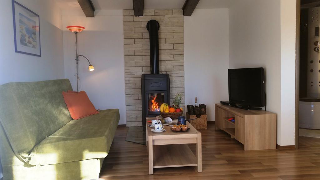 Vacation Home Latini Hum Ngoại thất bức ảnh