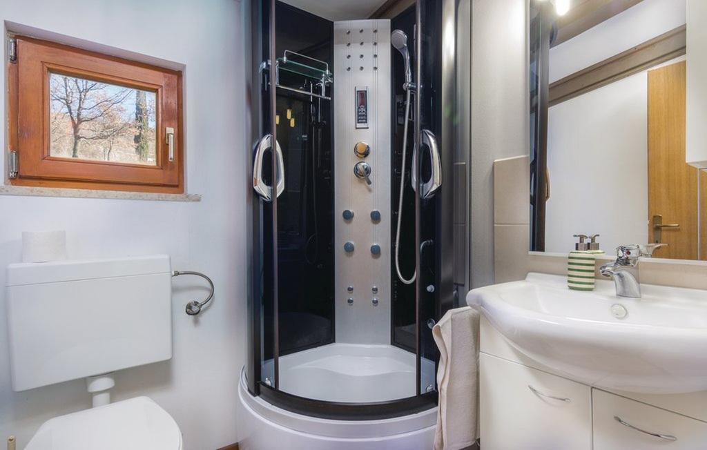 Vacation Home Latini Hum Ngoại thất bức ảnh