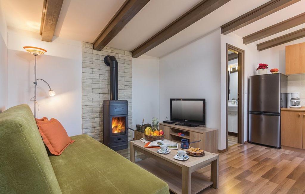 Vacation Home Latini Hum Ngoại thất bức ảnh