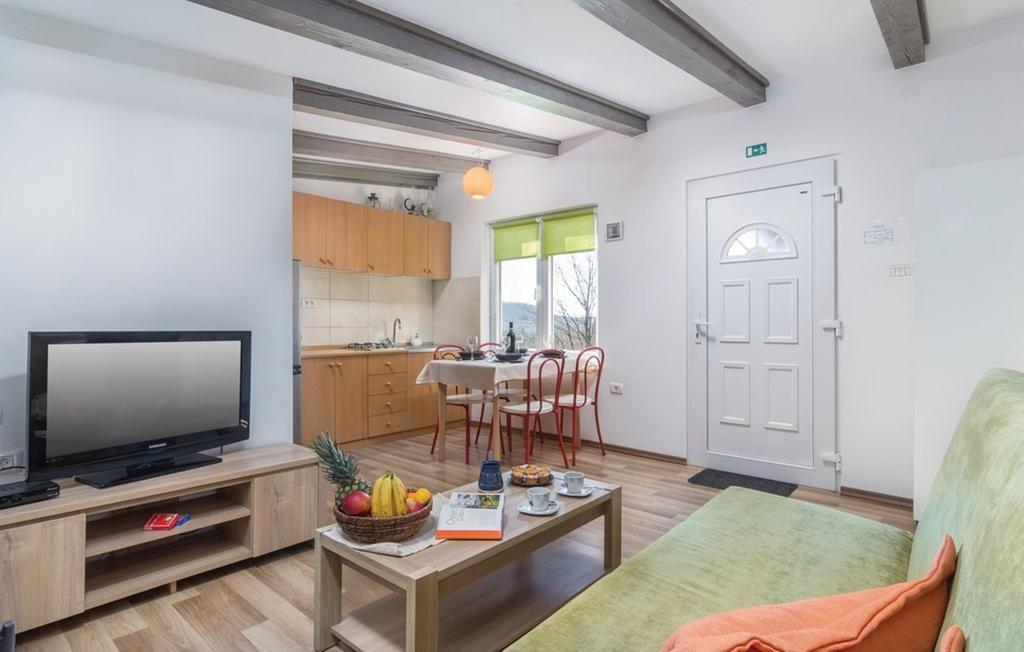 Vacation Home Latini Hum Ngoại thất bức ảnh