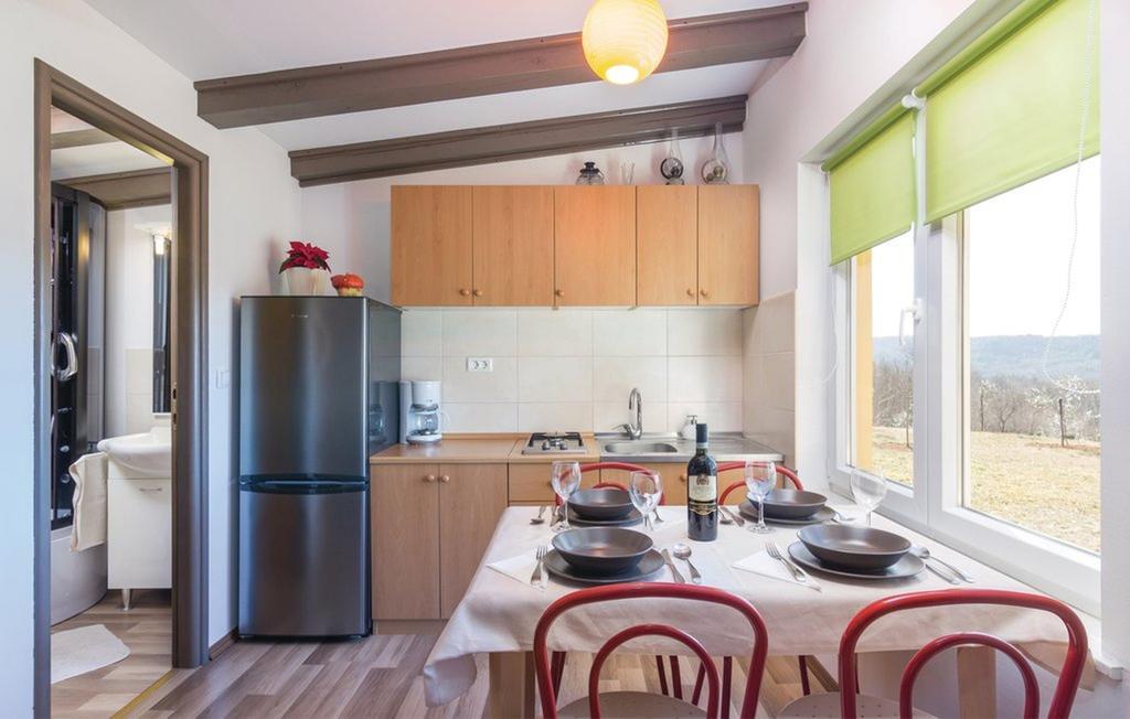 Vacation Home Latini Hum Ngoại thất bức ảnh