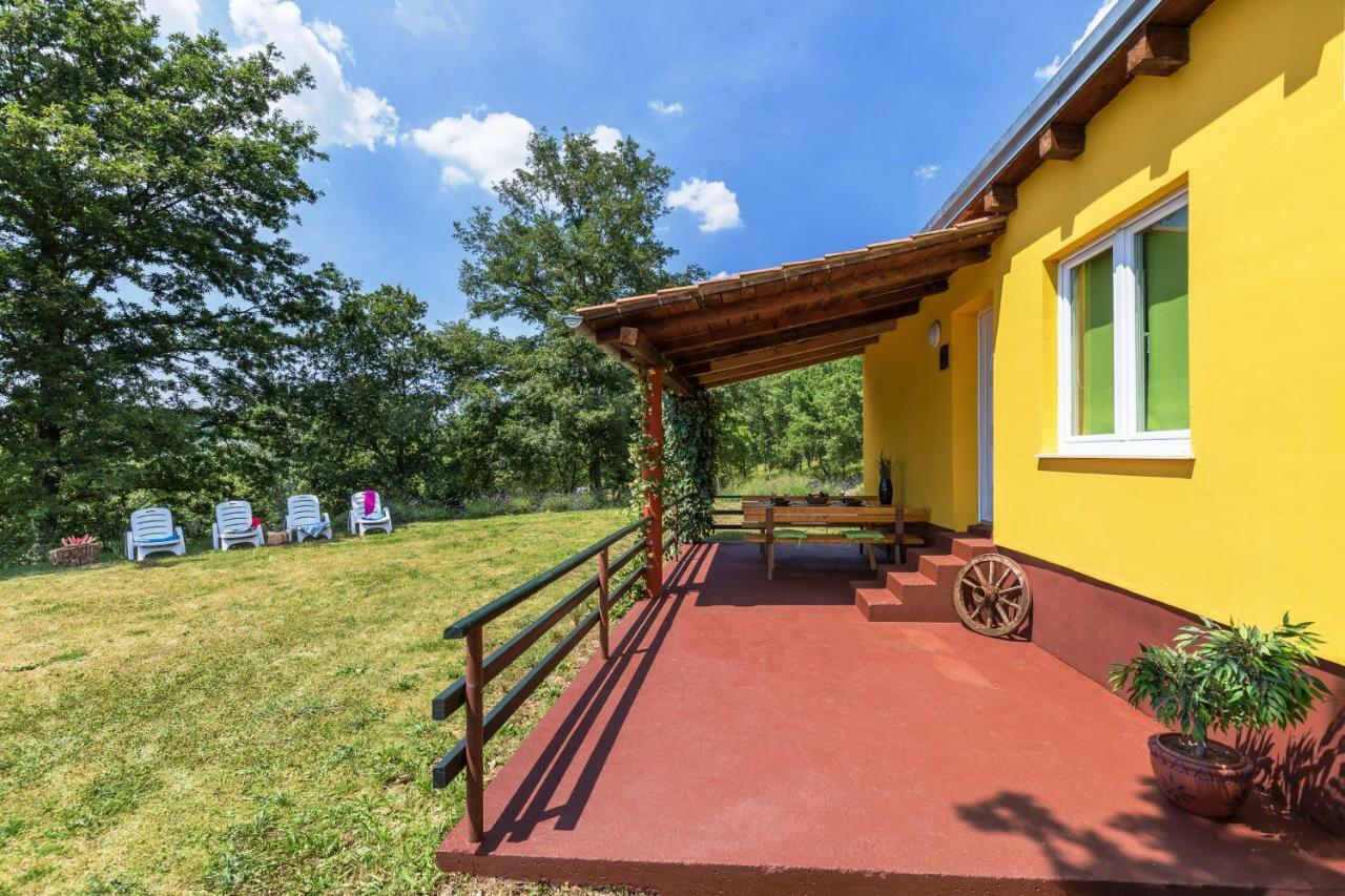 Vacation Home Latini Hum Ngoại thất bức ảnh